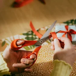 FISKARS CLASSIC UNIVERSALSAKS VENSTREHNDET 21 CM