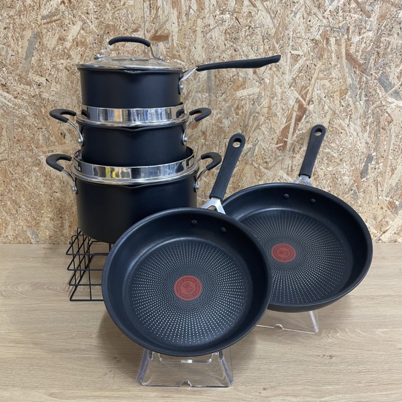 JAMIE OLIVER GRYDES�T 6 DELE + 24/28 CM PANDER HARD ANODISED