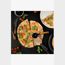 MAKU PIZZA BAKKE MED KNIV